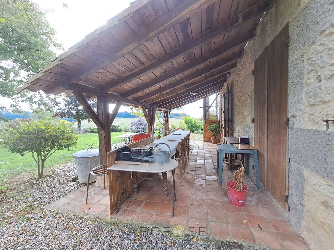 Maison familiale en pierre avec vue panoramique, verger et dépendances. - photo 40