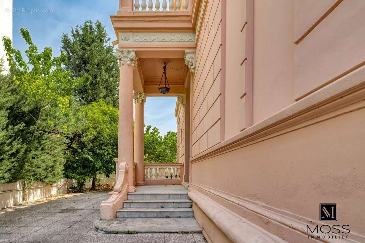 Parc Chambrun . Superbe Villa de 10 Pieces - photo 13