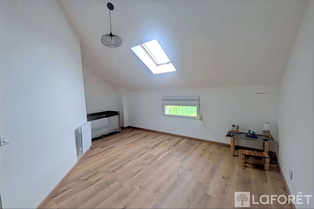 Maison à SAINT-CHRISTOLY-DE-BLAYE