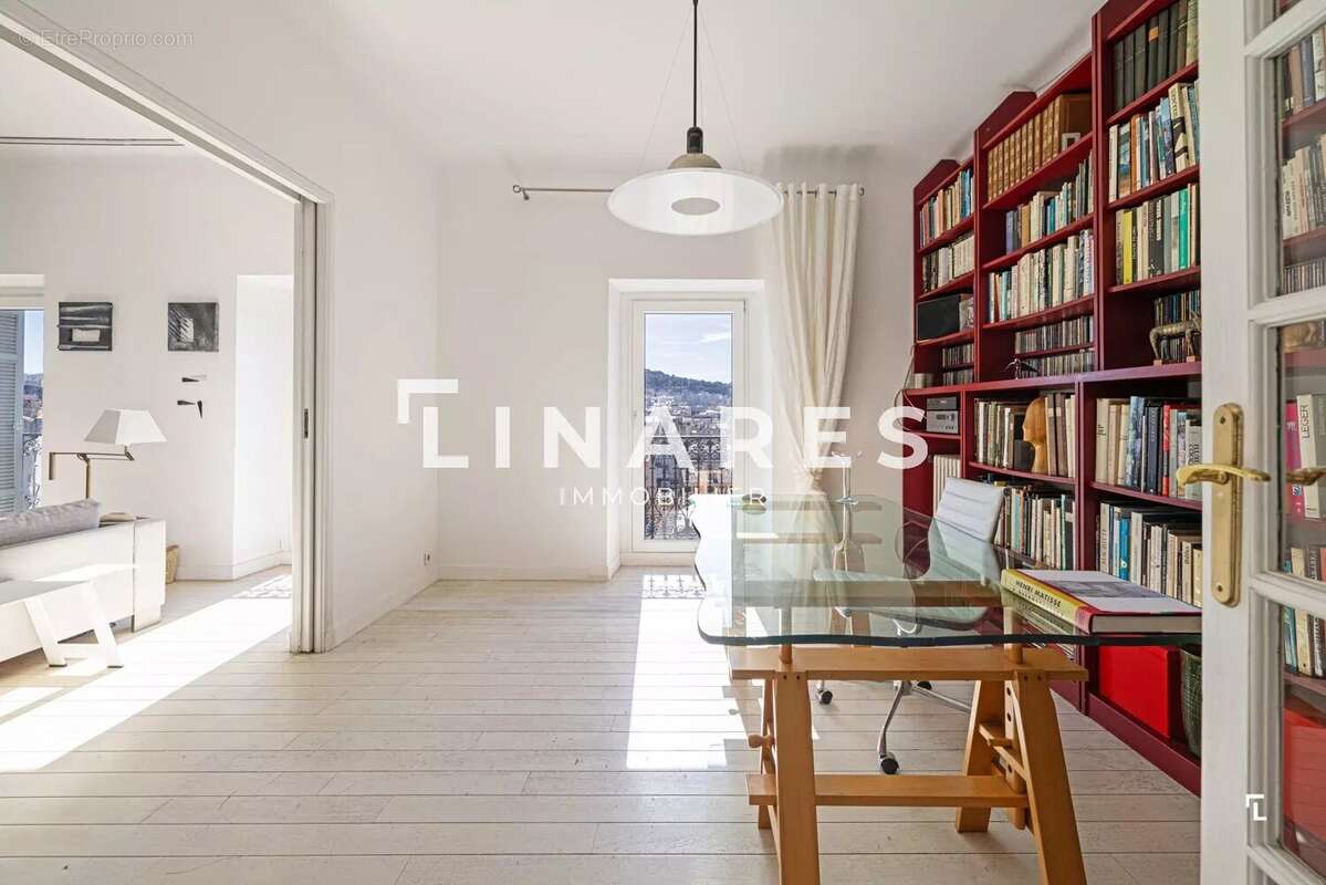 Appartement à MARSEILLE-6E