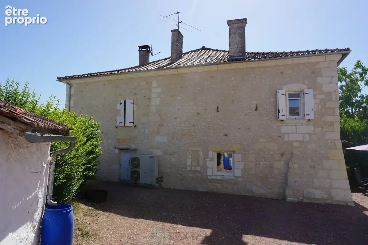 Charmante demeure en pierre, nichée sur les hauteurs de la petite Venise du Périgord. - photo 3