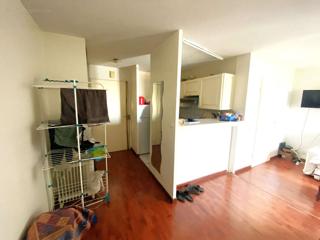 La Courneuve - 2 pièces de 33,8 m² au dernier étage + parking privé - Investissement sécurisé - photo 4