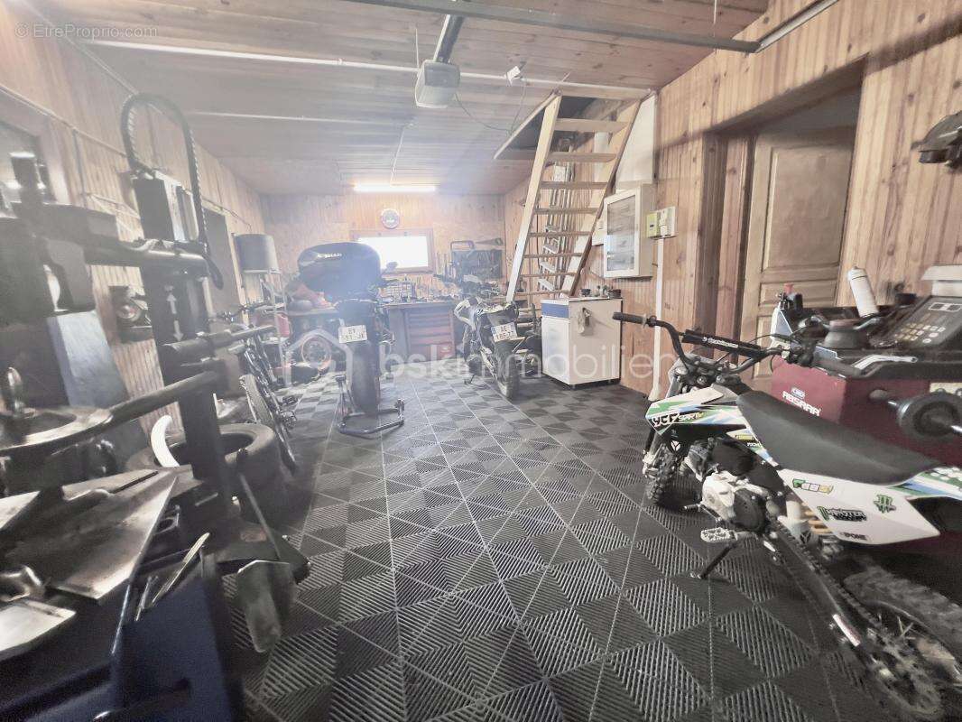 Maison à CHAMOUX-SUR-GELON