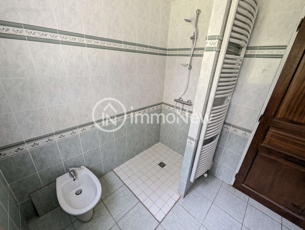 Propriéte de 202 M2 sur un terrain constructible de 1565 m2 - photo 12