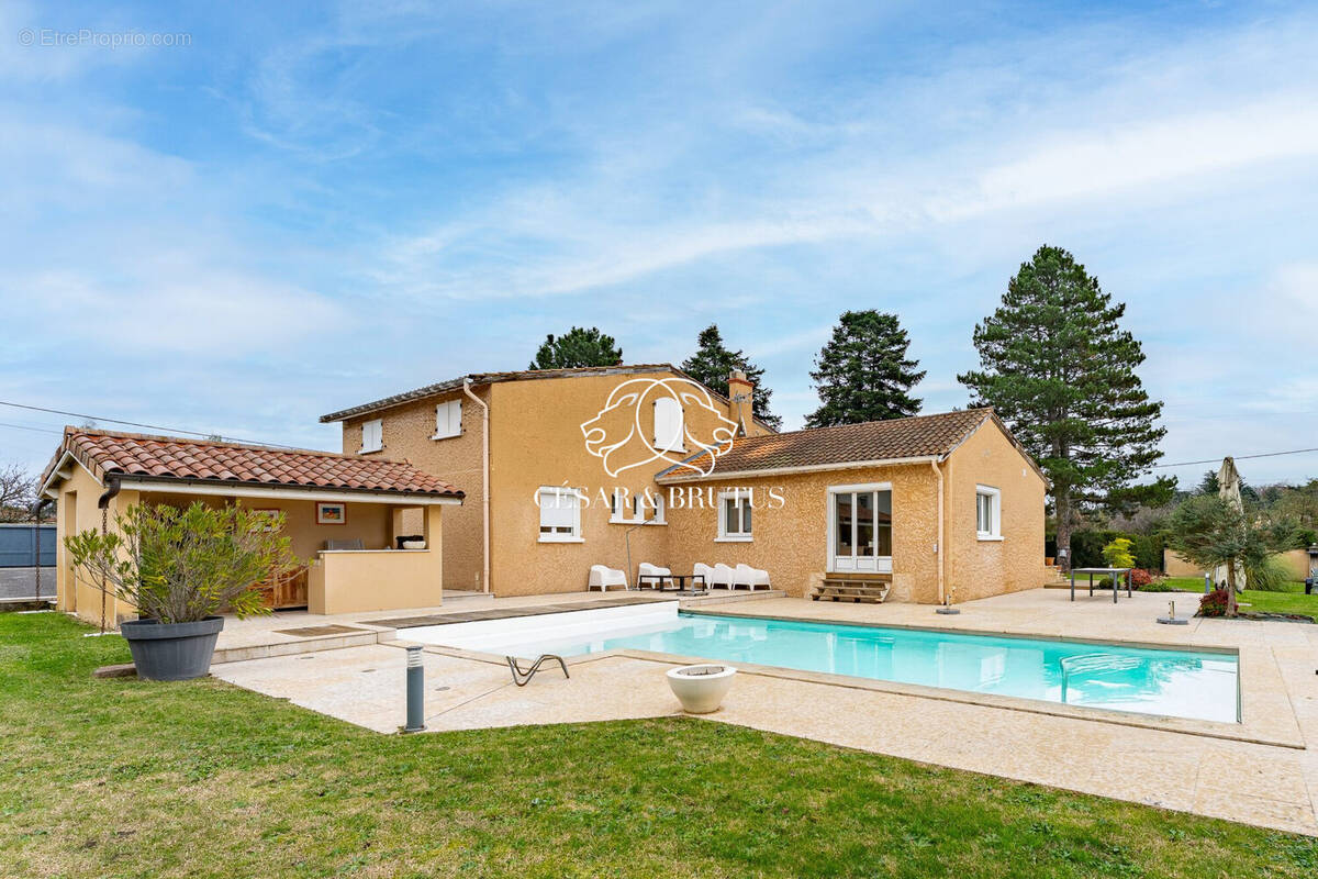 Maison à CHARLY