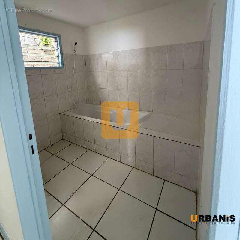 Maison à LES TROIS-BASSINS