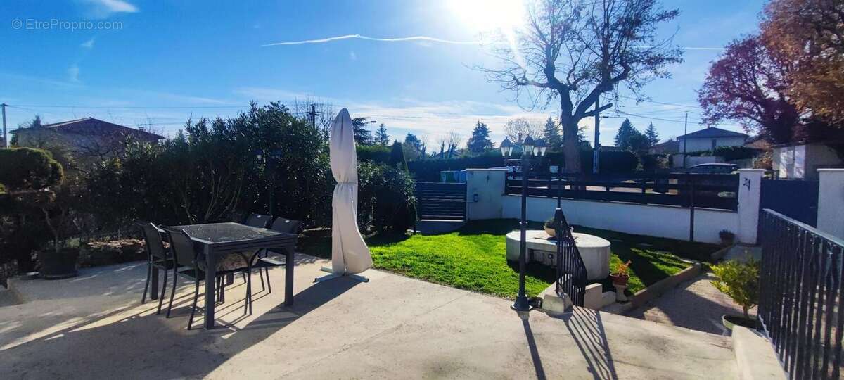 Maison à GREZIEU-LA-VARENNE