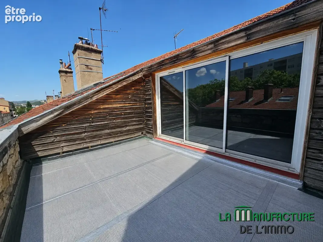 Appartement de type f3 de caractere 71,01 m2 carrez (109,91 m2 au sol) + terrasse - prox. chateaucreux - ideal - photo 2