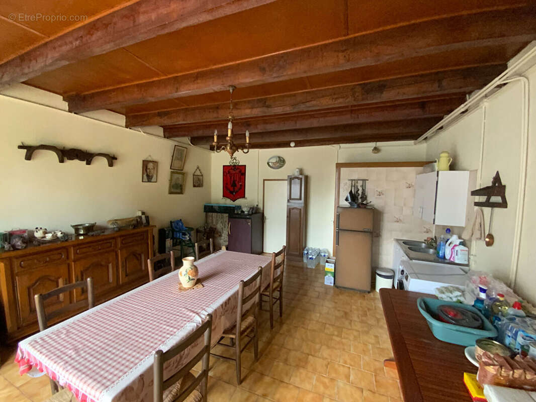 SAINT-EMILAND - Ténement immobilier comprenant deux maisons avec dépendances sur terrain de 1ha 48a 95ca - photo 11