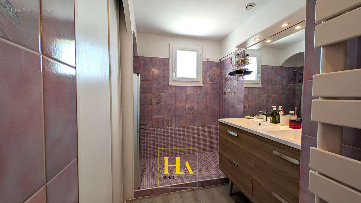 Maison à CHARMES-SUR-L&#039;HERBASSE