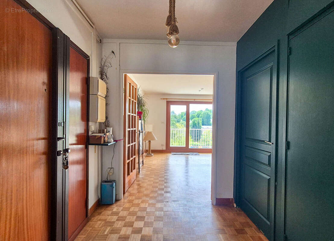 Pringy_Appartement 5 pièces 108 m² avec balcon cave et parking - photo 8