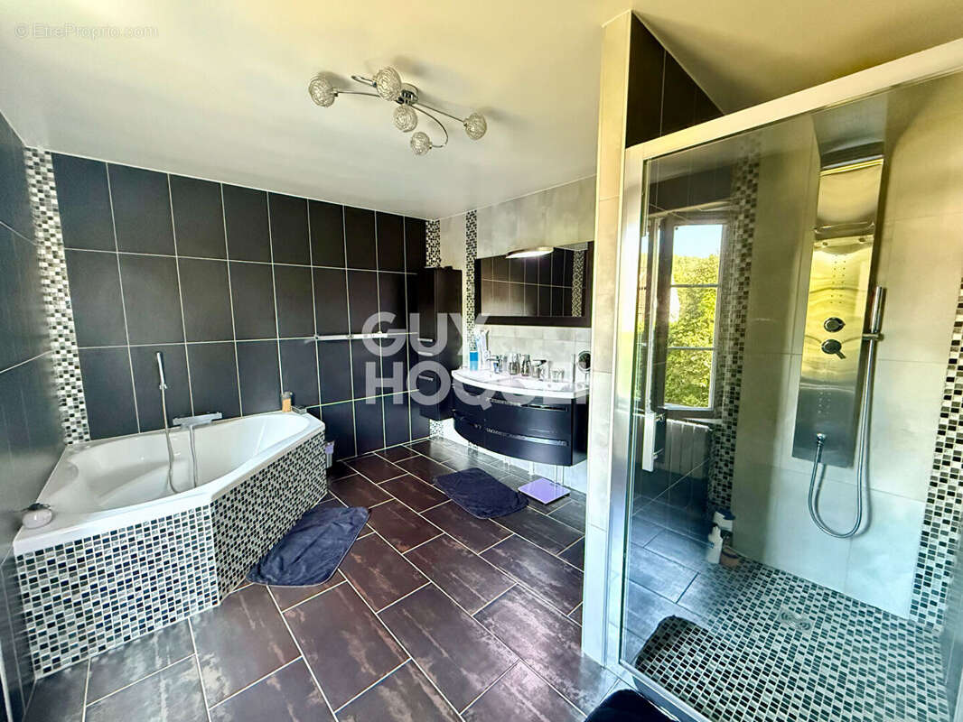 Maison à MEZIERES-SUR-SEINE