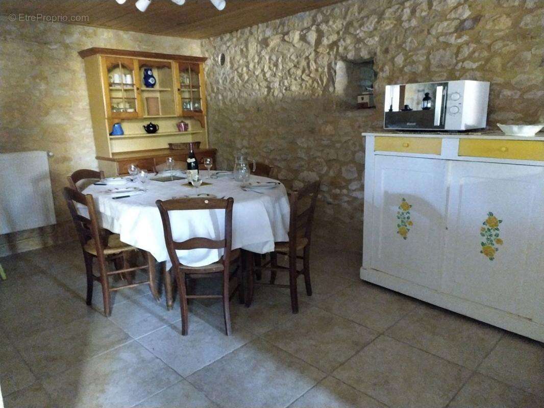 Maison à NADAILLAC-DE-ROUGE