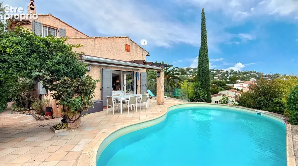 Les Issambres   Villa de plain-pied rénovée, vue mer, piscine, au calme sans vis-à-vis - photo 2