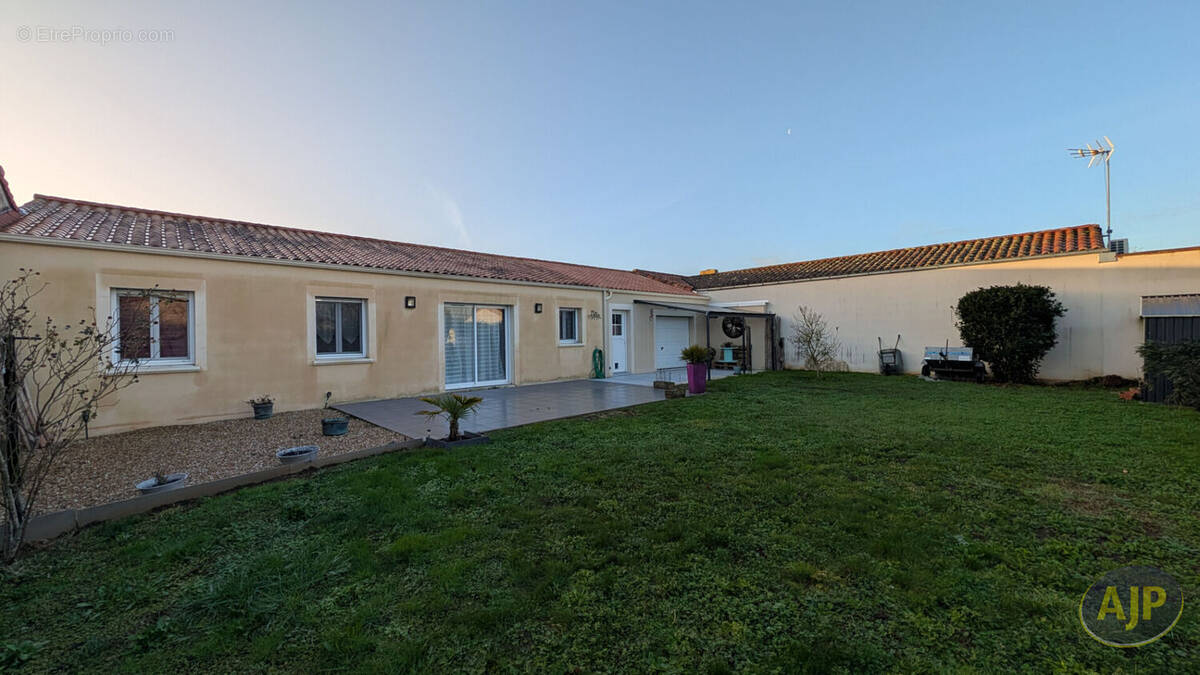 Maison à SAINT-MICHEL-EN-L'HERM