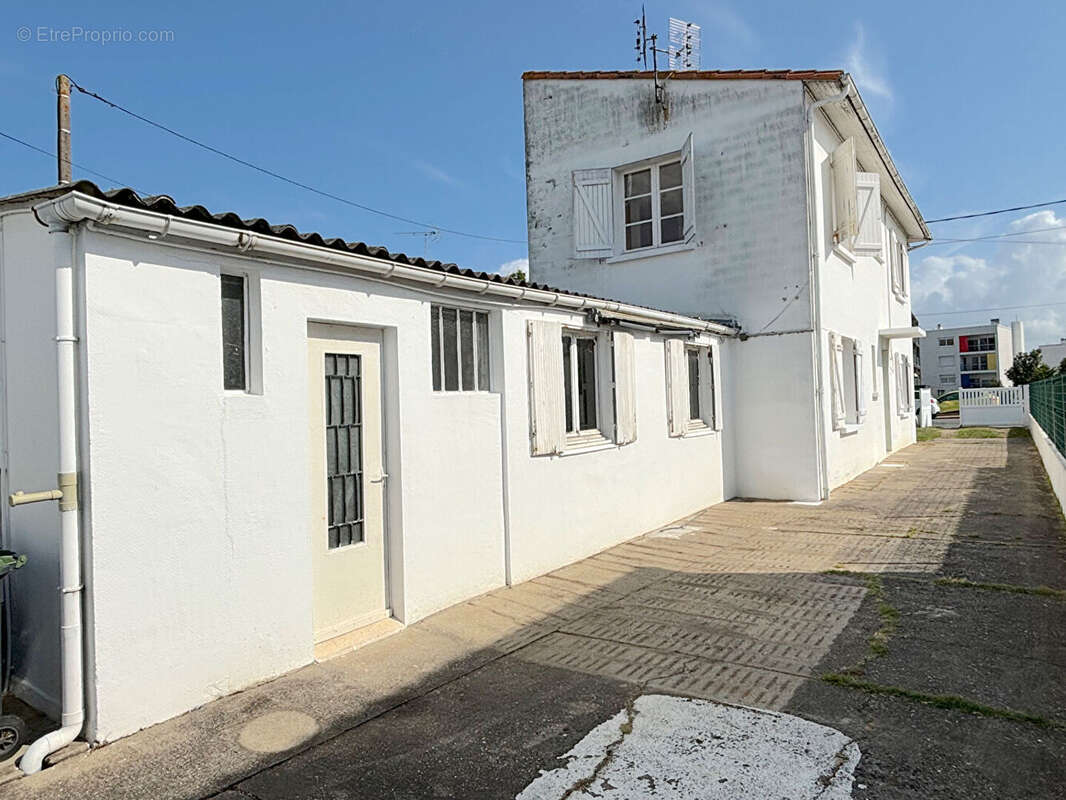 Maison ROYAN 4 Pièces 120m2 - photo 4