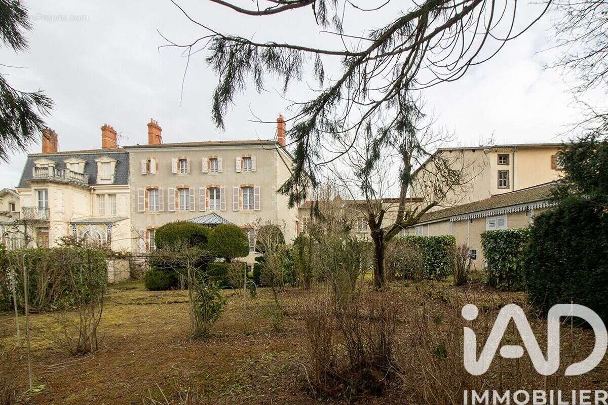 Maison 345 m² à Ambert  - photo 2