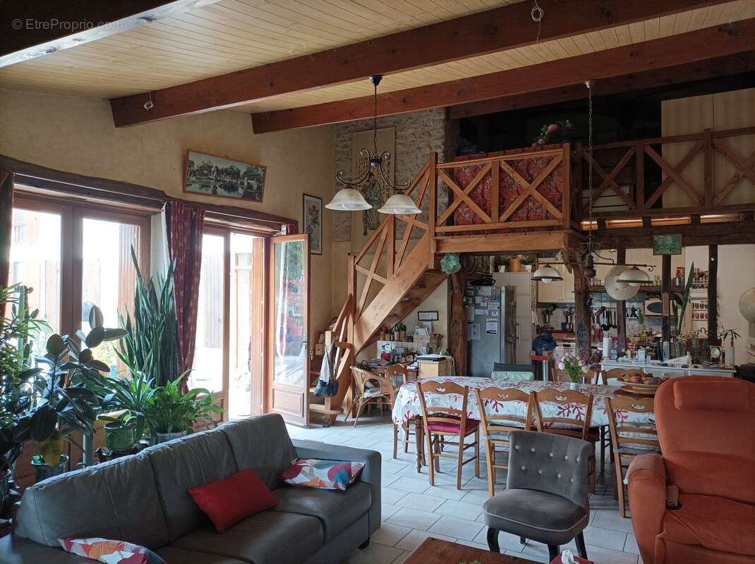 Maison 186 m² à Saint-Severin  - photo 127