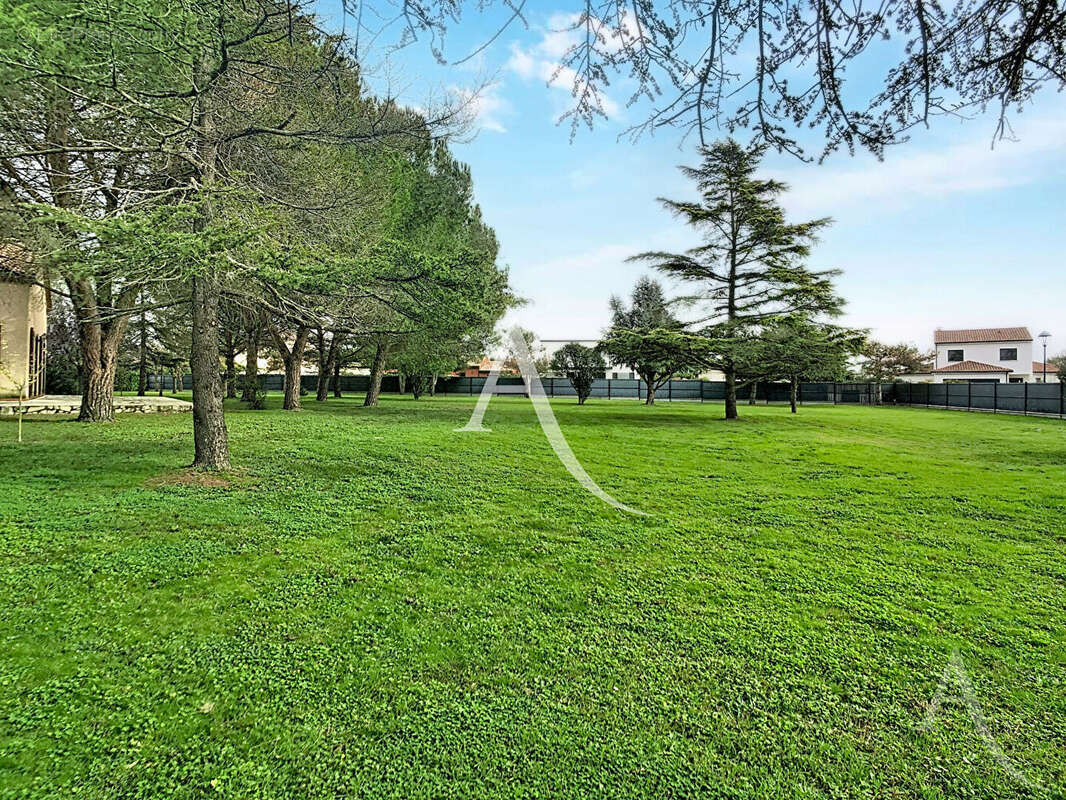 Villa T5 avec parc arboré de 1692m² , double garage- PINS JUSTARET - photo 14
