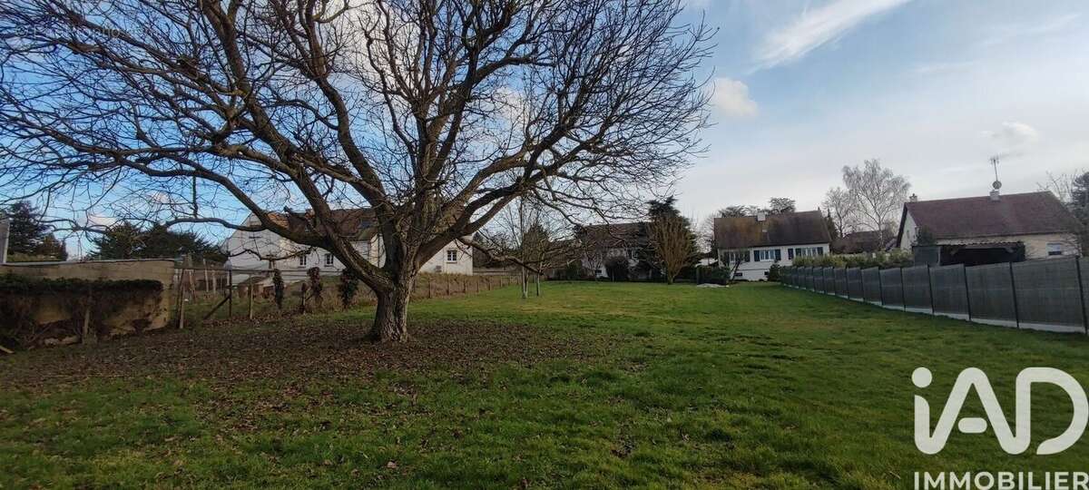 Terrain 1871 m² à Rouvres  - photo 2