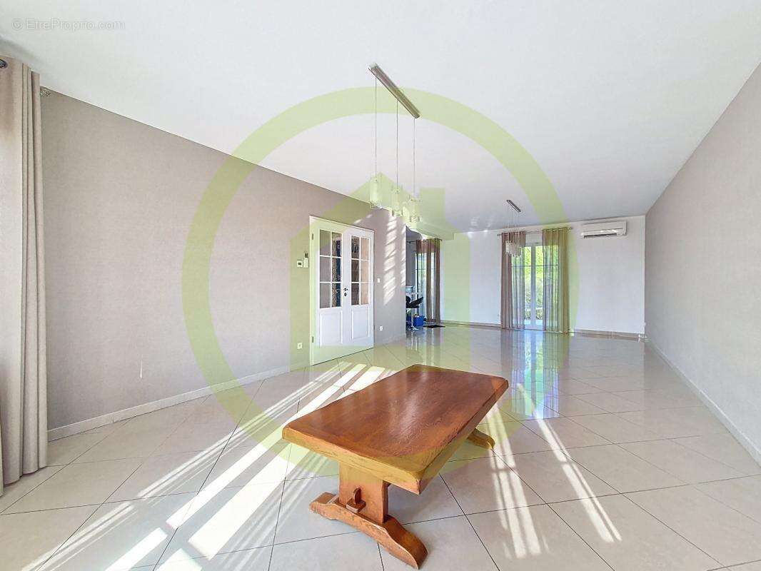 Maison à COSNES-ET-ROMAIN