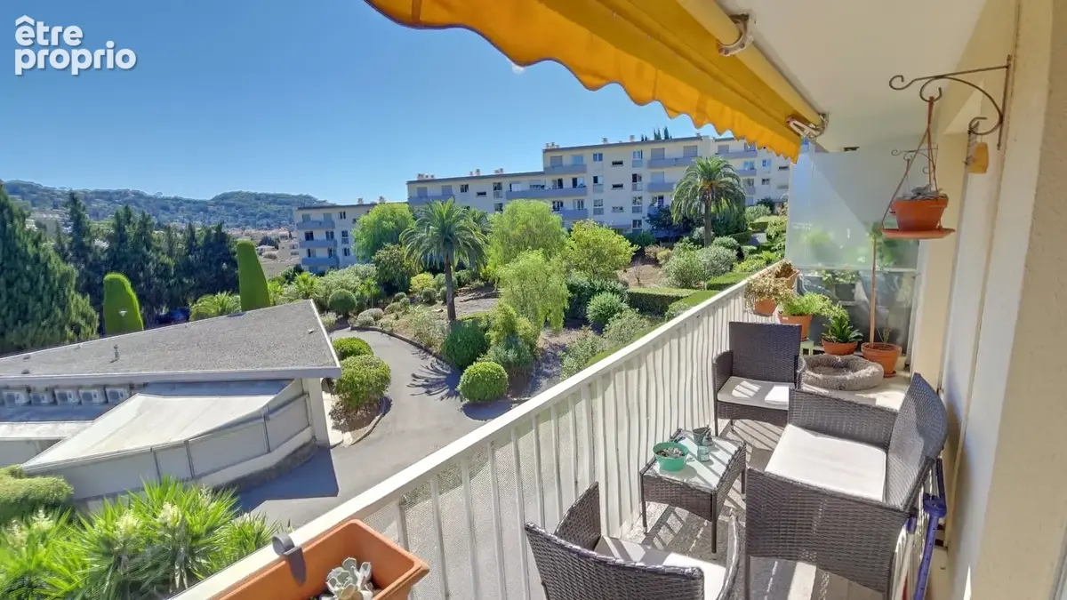 LE CANNET à vendre 3 / 4 pièces de 82 m2 en dernier étage avec balcons parking privatif et cave - photo 3