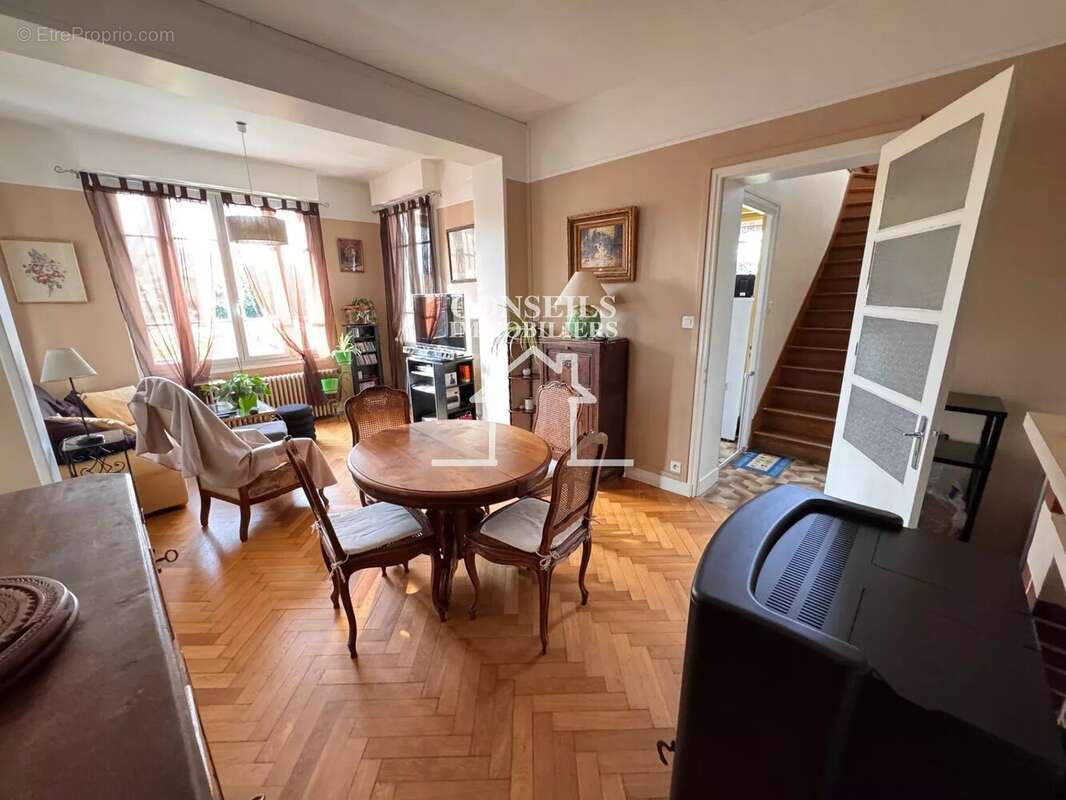 Maison à SAINT-JULIEN-DU-SAULT