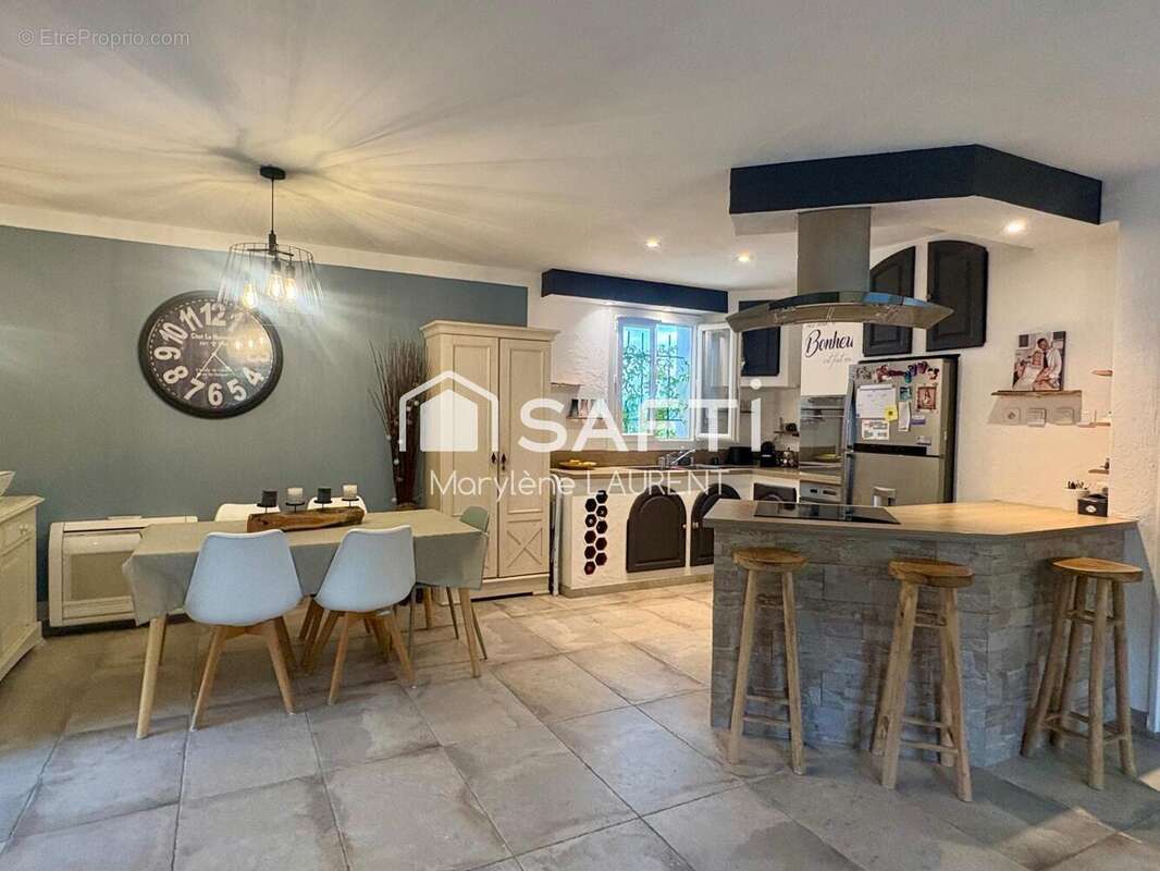 Photo 2 - Maison à CUERS