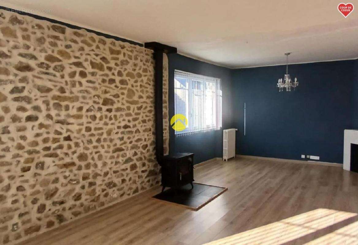 Maison à SAINT-ETIENNE-DE-FURSAC