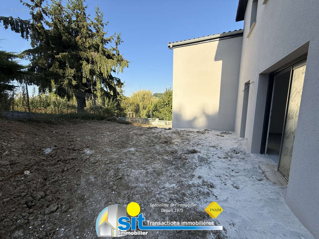 Maison à EYZIN-PINET