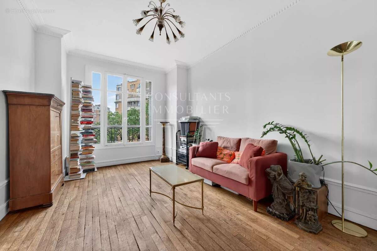 Appartement à PARIS-14E
