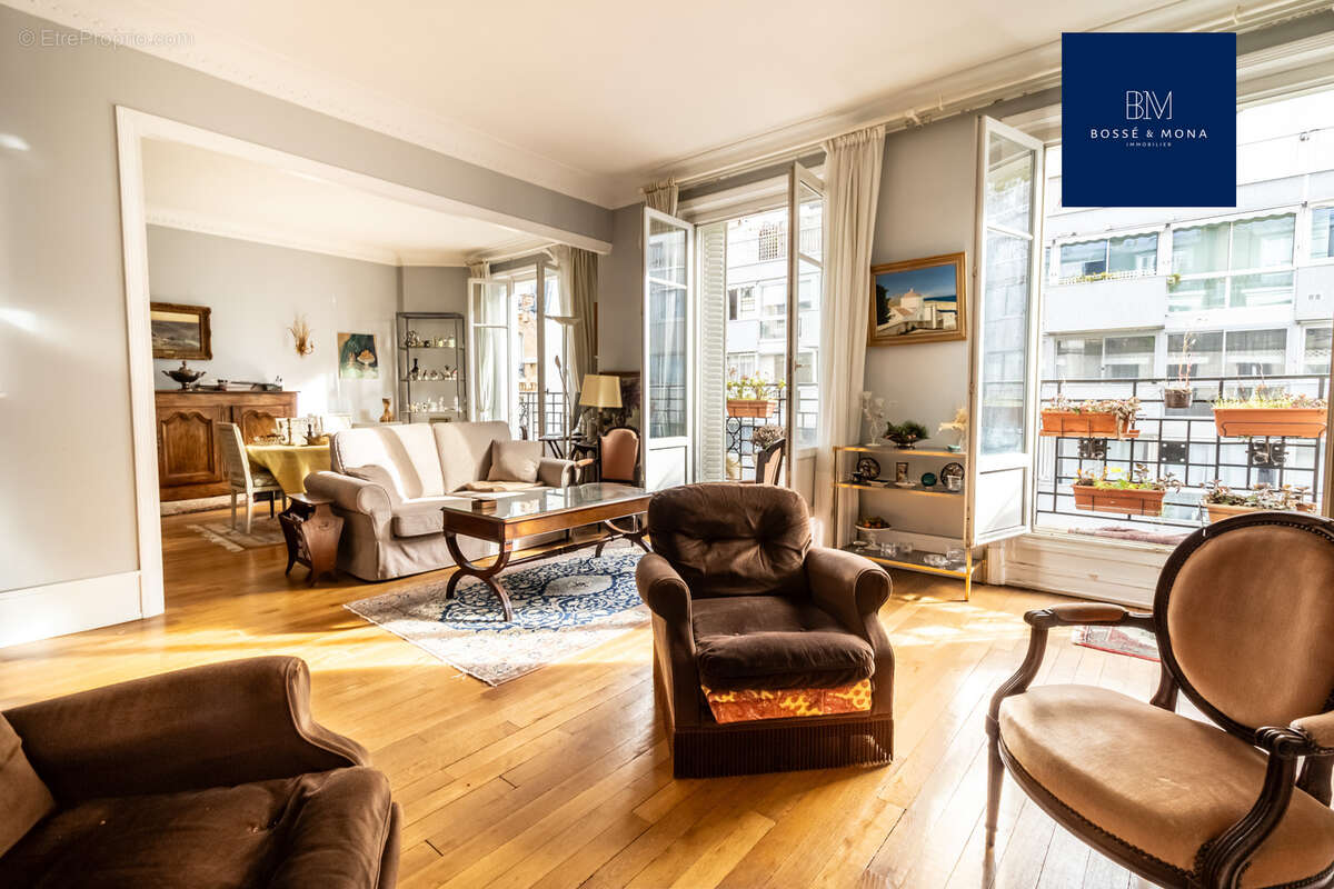 Appartement à PARIS-16E