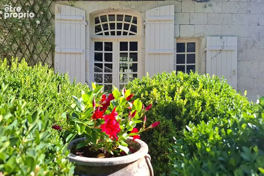 Centre-Val de Loire – Athée-sur-Cher (37270), Indre-et-Loire, près de Tours – Maison de maître de 230 m², 5 chambres, parc de 2, - photo 4