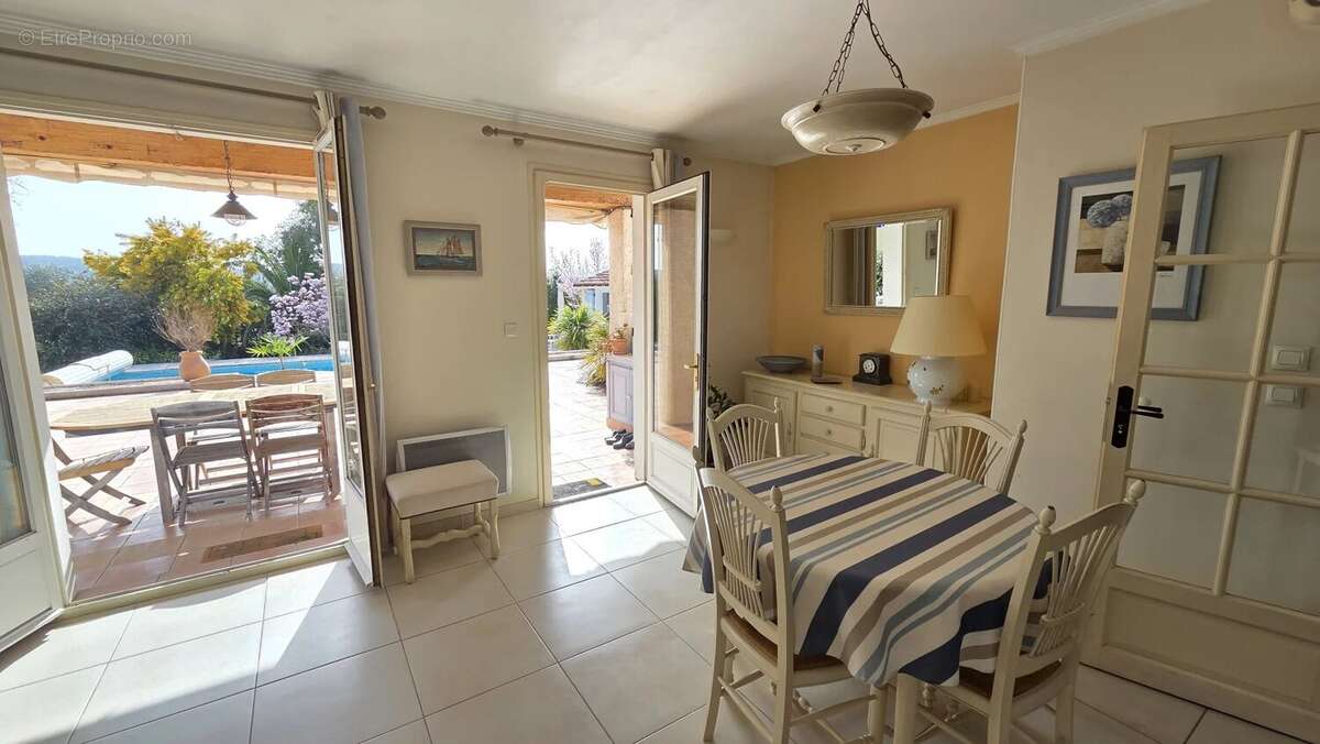 Maison à TOURRETTES