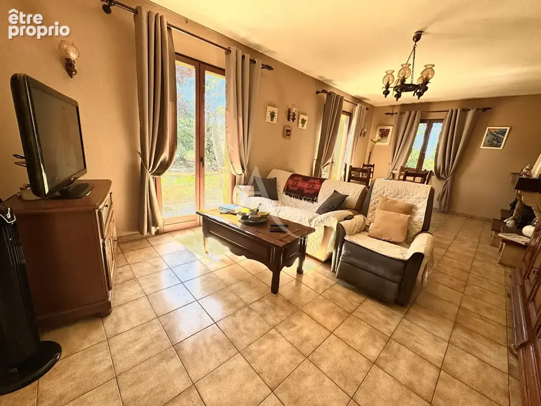 Maison L Isle Jourdain type T4 sur 3200 m² de terrain - photo 5