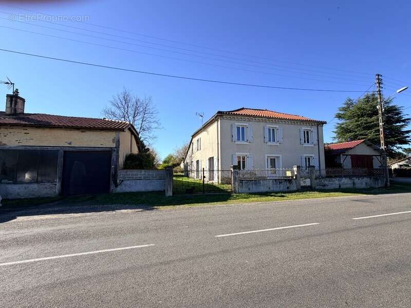Maison 6 pièces (194M2 habitable) avec terrain divisible et garage aménageable dans la centre de GABARRET (40) - photo 4