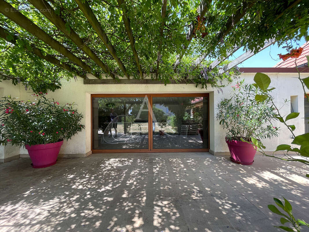 Propriété  7 pièce(s) 230 m2 - photo 3