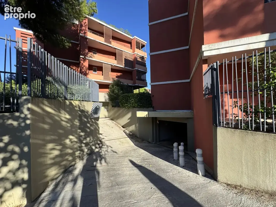 Garage fermé de 14 m2 A VENDRE - photo 2