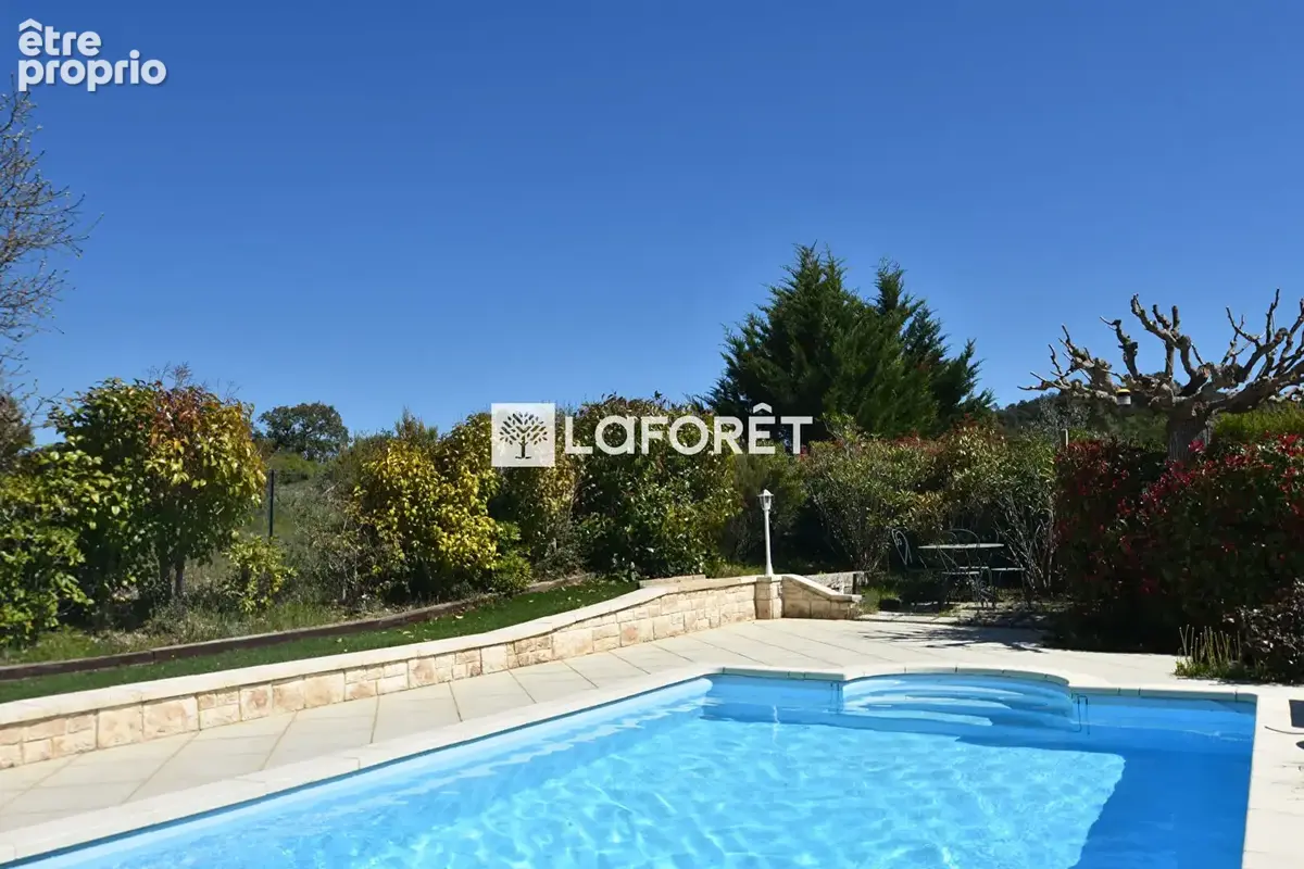 VILLA proche du lac de Saint -Cassien à Montauroux 4 pièce(s) 100 m2 avec un grand garage et une piscine - photo 9