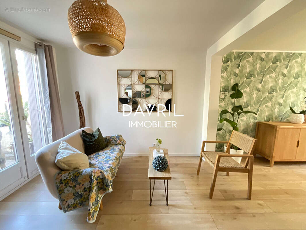 Maison à CHANTELOUP-LES-VIGNES