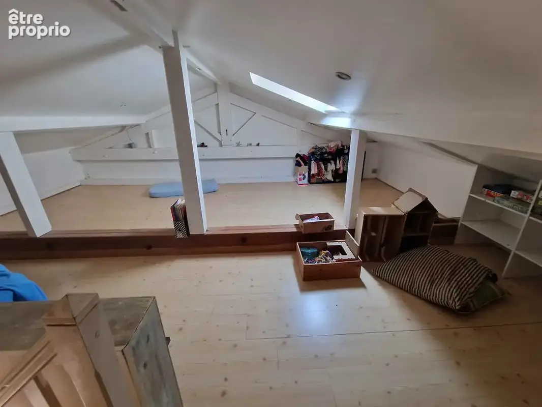 Lumlineuse maison en pierre avec grand hangar - photo 13