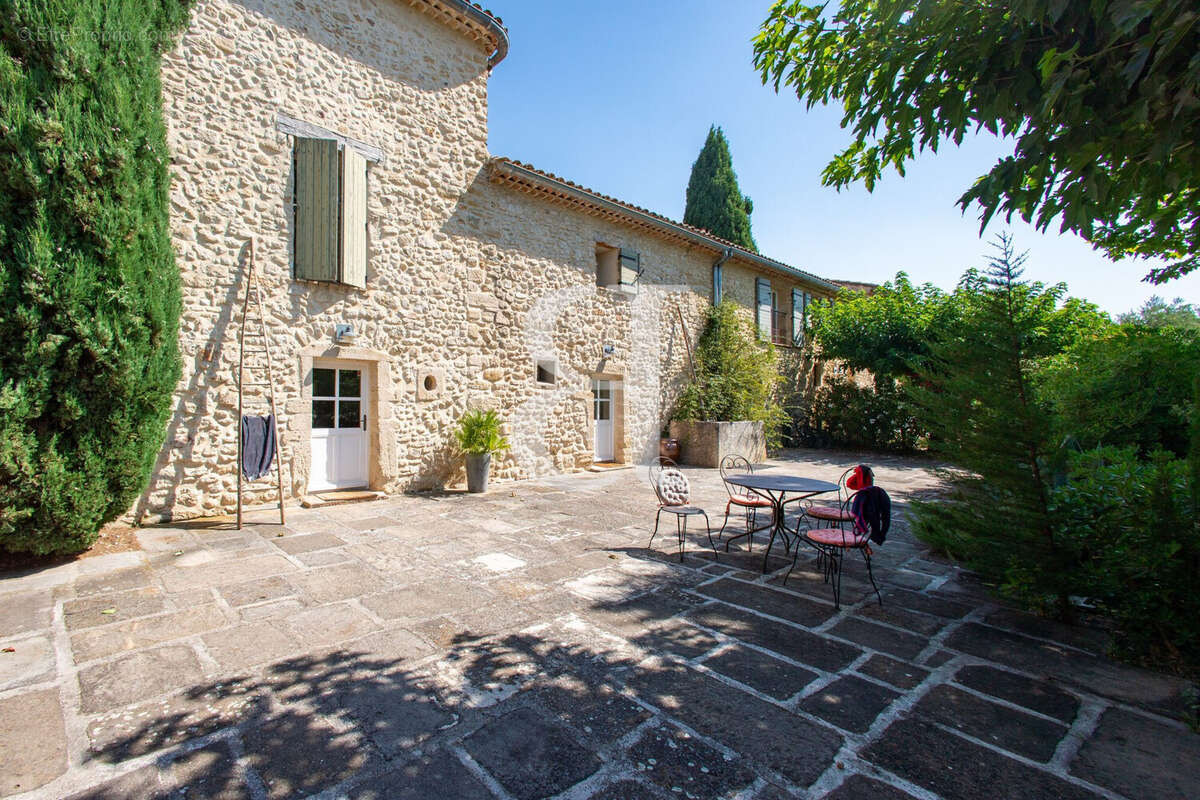Maison 450 m² à Caromb  - photo 9