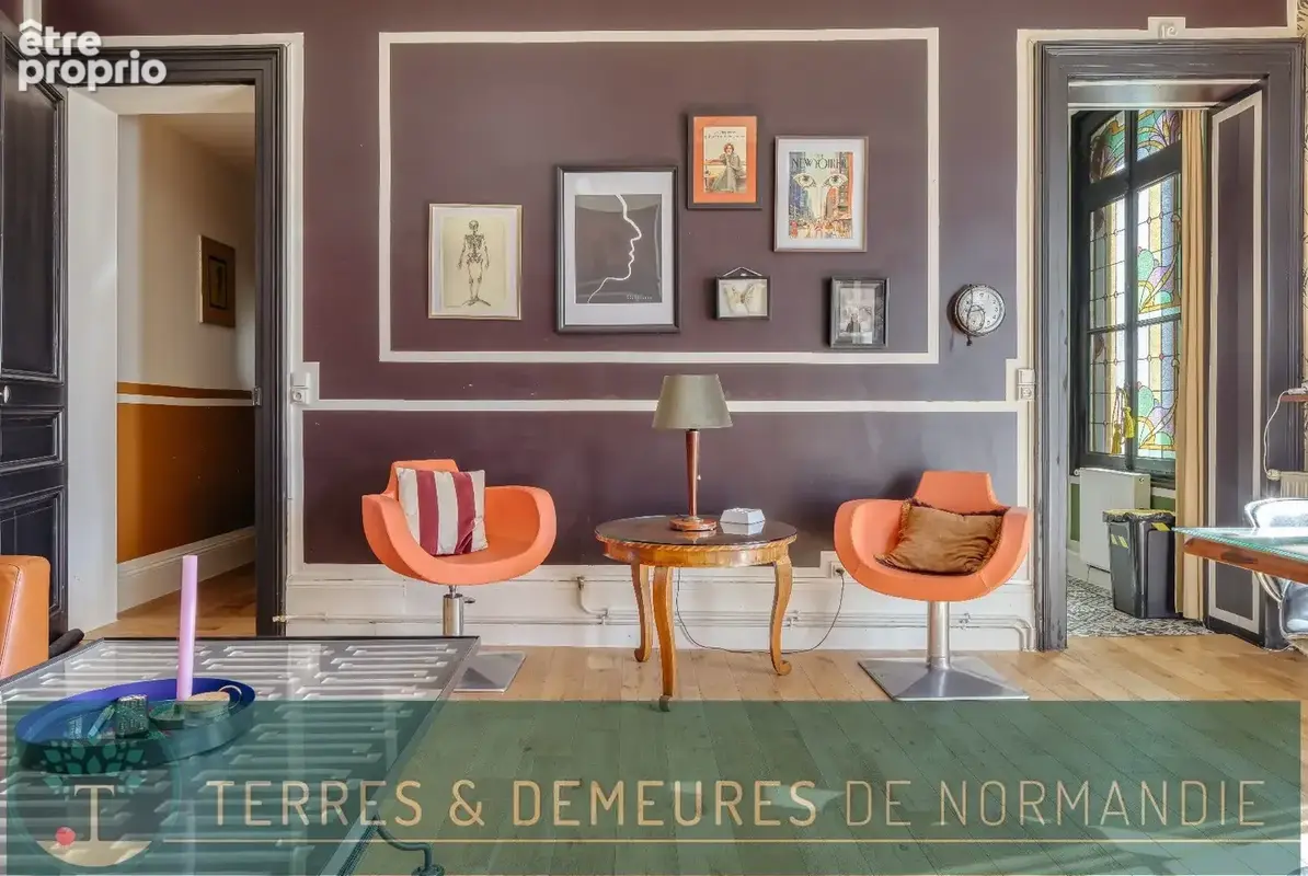 À proximité immédiate du centre-ville de Dieppe, élégant appartement de 65,80m² au 1er étage d'une maison de maître édifiée fin  - photo 6