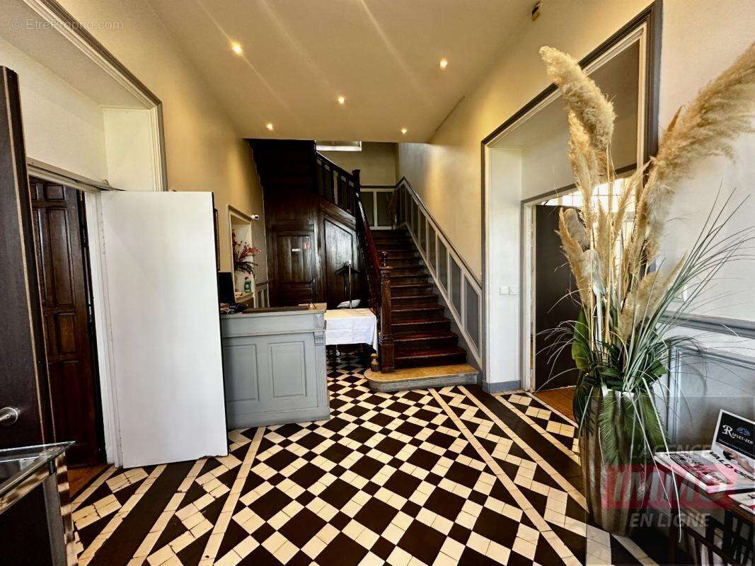 Maison 680 m² à Pontoise  - photo 8