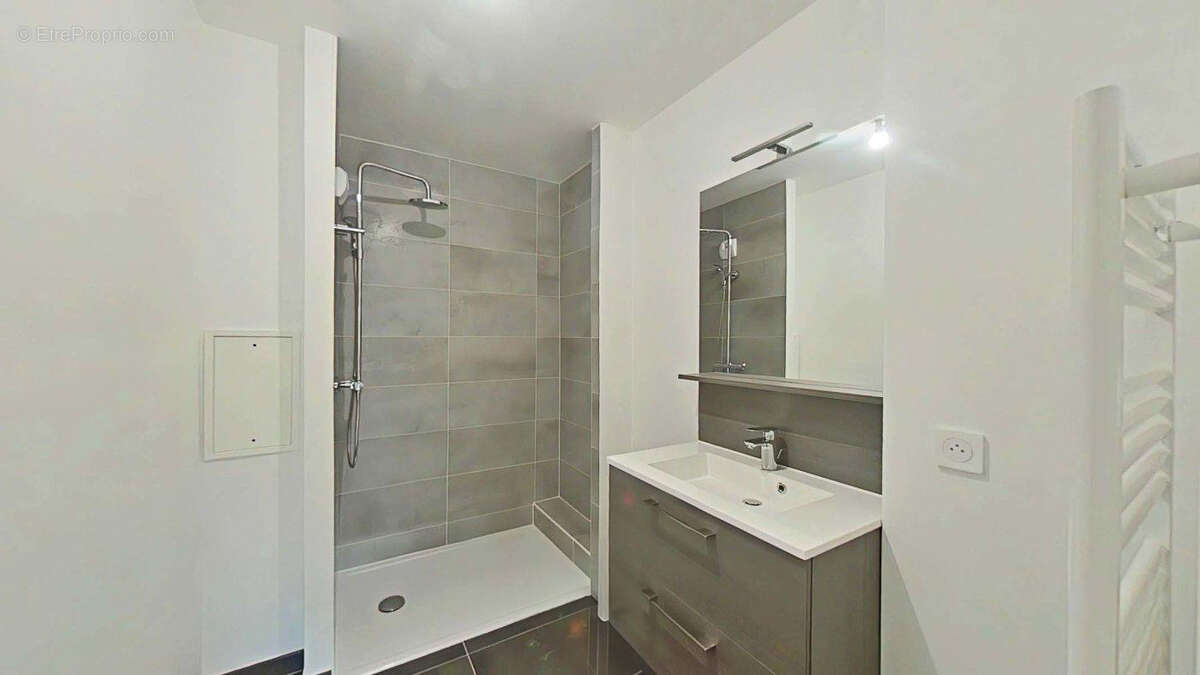 Appartement à PARIS-20E