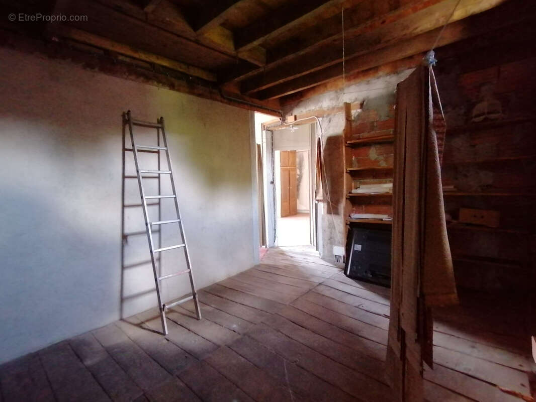 Maison à SAINT-DENIS-DE-JOUHET