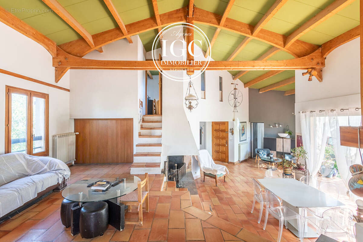 Maison type 5 - 210 m² / 1123 m² terrain - vitrolles village - photo 6
