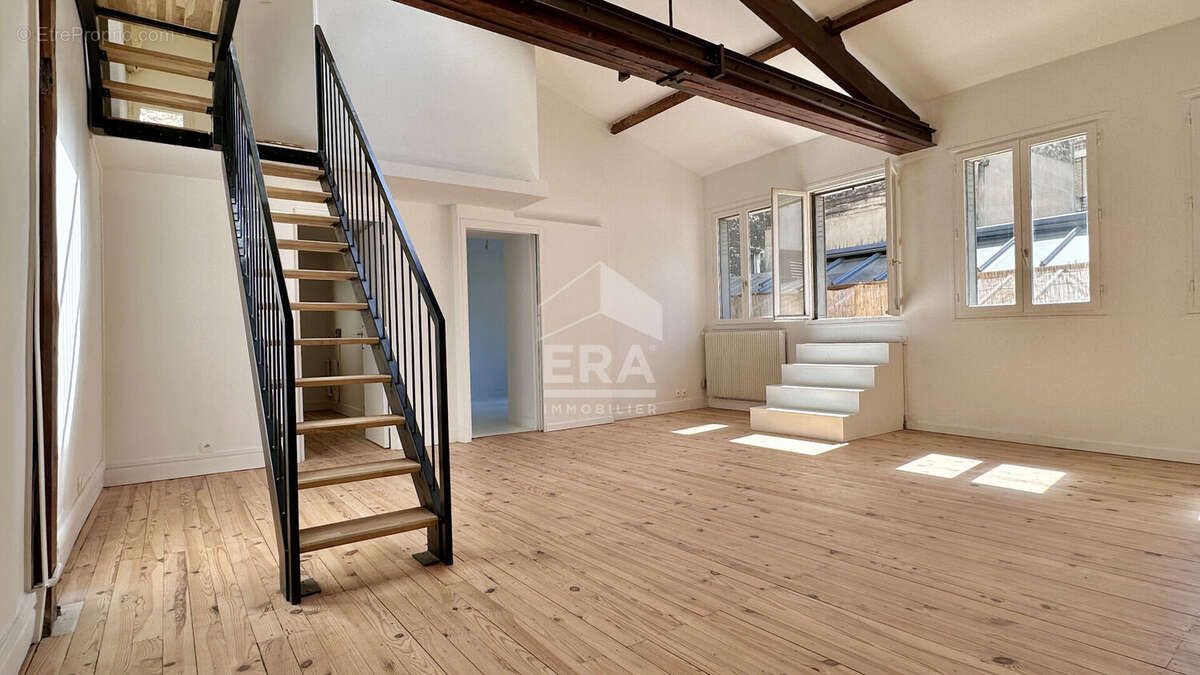 Appartement à PARIS-10E