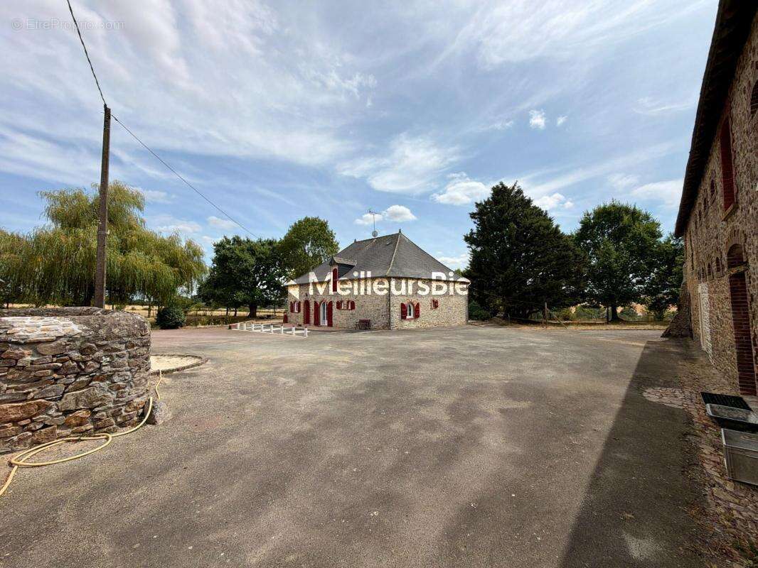 Maison en pierres de plain-pied avec dépendances sur 2,5 hectares – Saint-Saturnin-du-Limet (à 5 min de Renazé) - photo 15
