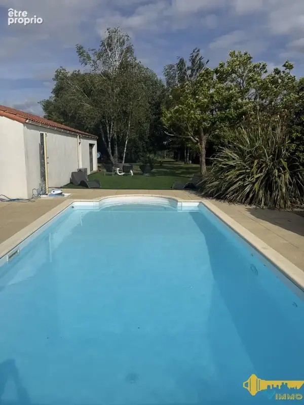 Maison avec piscine et bâtiment indépendant sur plus de 2 600 m2 de terrain - photo 13